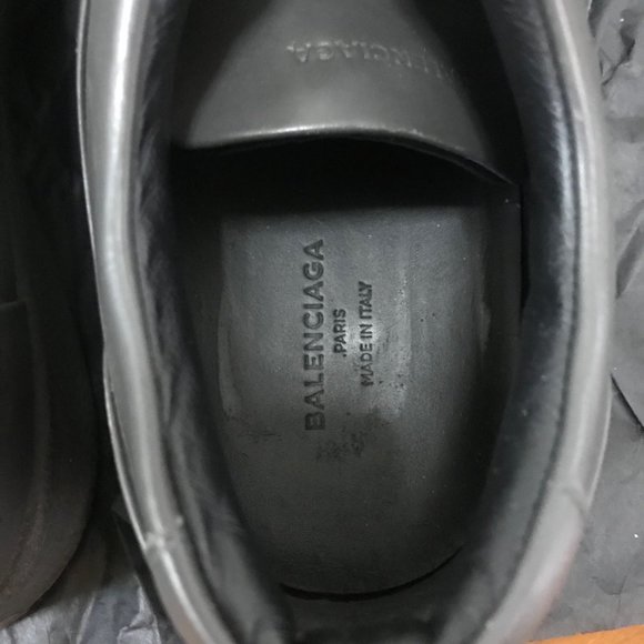BALENCIAGA PARIS Low Top Leather Sneaker - Picture 2 of 11